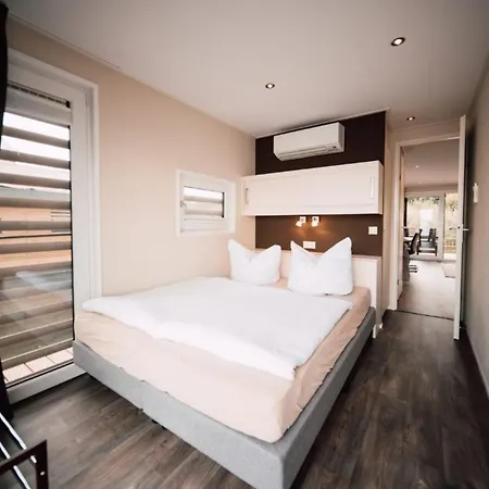 Botel Hausboot The Hideaway Lp26 *