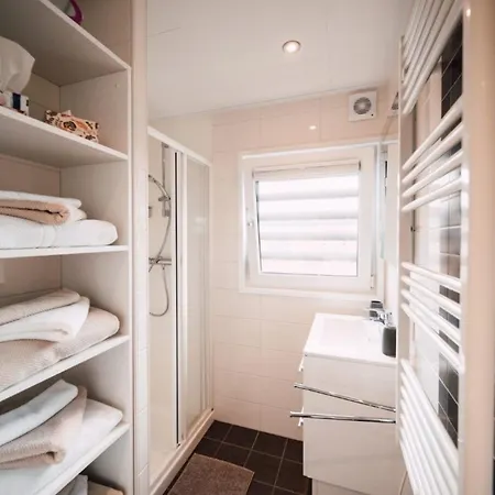 Botel Hausboot The Hideaway Lp26 *