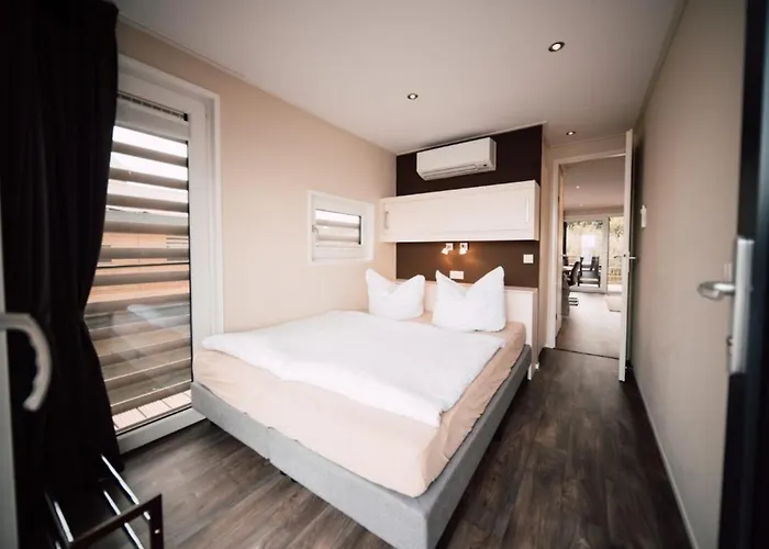 Hotel na wodzie Hausboot The Hideaway Lp26 *