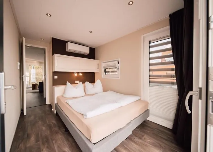 Hotel na wodzie Hausboot The Hideaway Lp26 Klitten